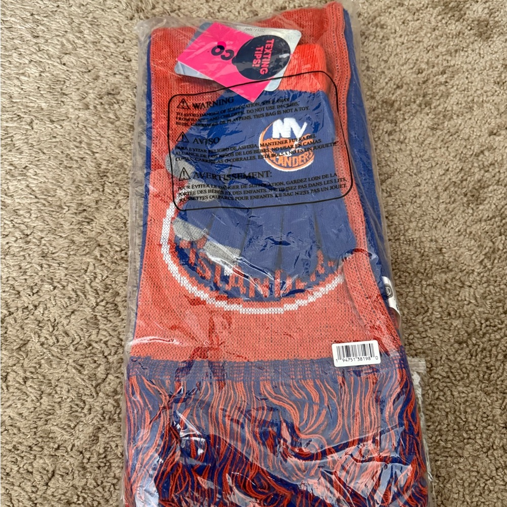 New York Islanders Scarf and Gloves Set
